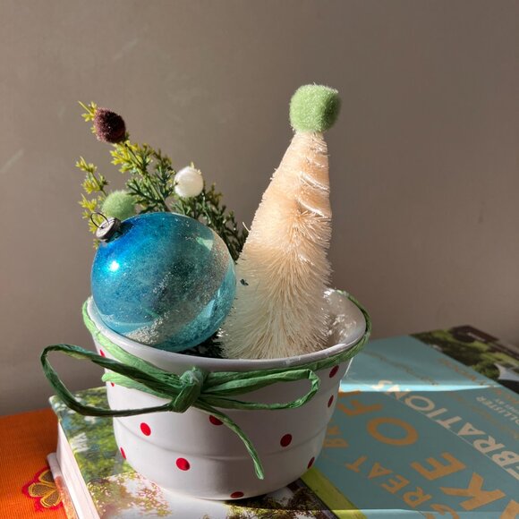 Vintage Christmas Decor - Set of 3 Polka Dot Pots with Trees and Ornament - Picture 3 of 11